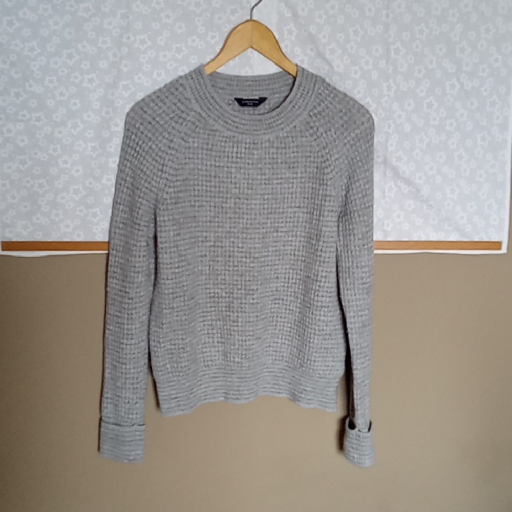 Medium Denver Hayes sweater EUC
